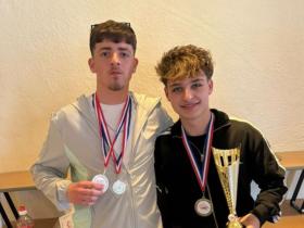 (L-R) Winners Corben and Sonny with their medals