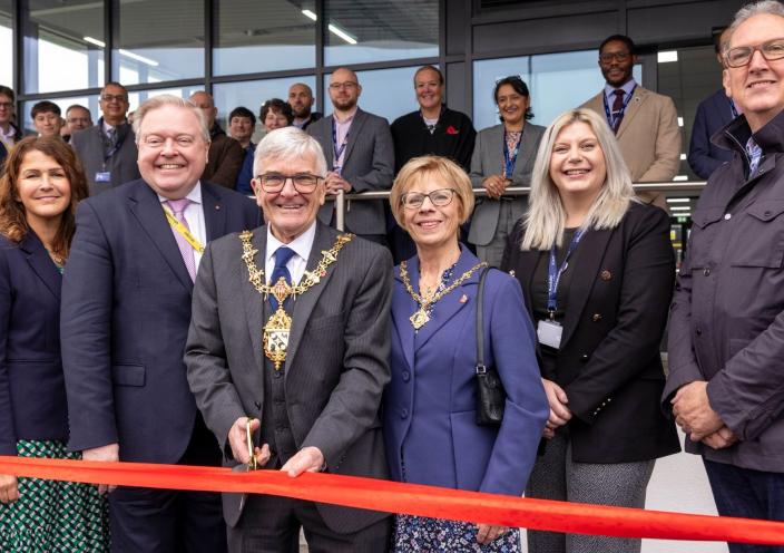 L-R: Corrie Harris, Martin Traynor, Mayor David Northage, Jenny Northage, Heather Clarke, and Stephen Smith cut the ribbon in front of the Digital Skills Hub