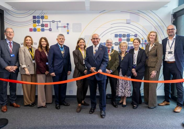 Lord-Lieutenant of Leicestershire, Mike Kapur cuts the ribbon on the new IoT building