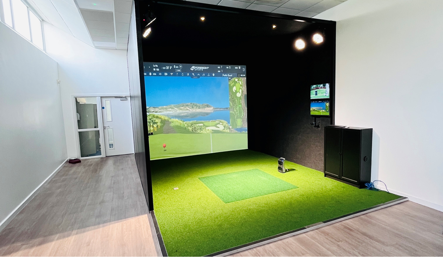 A golf simulator