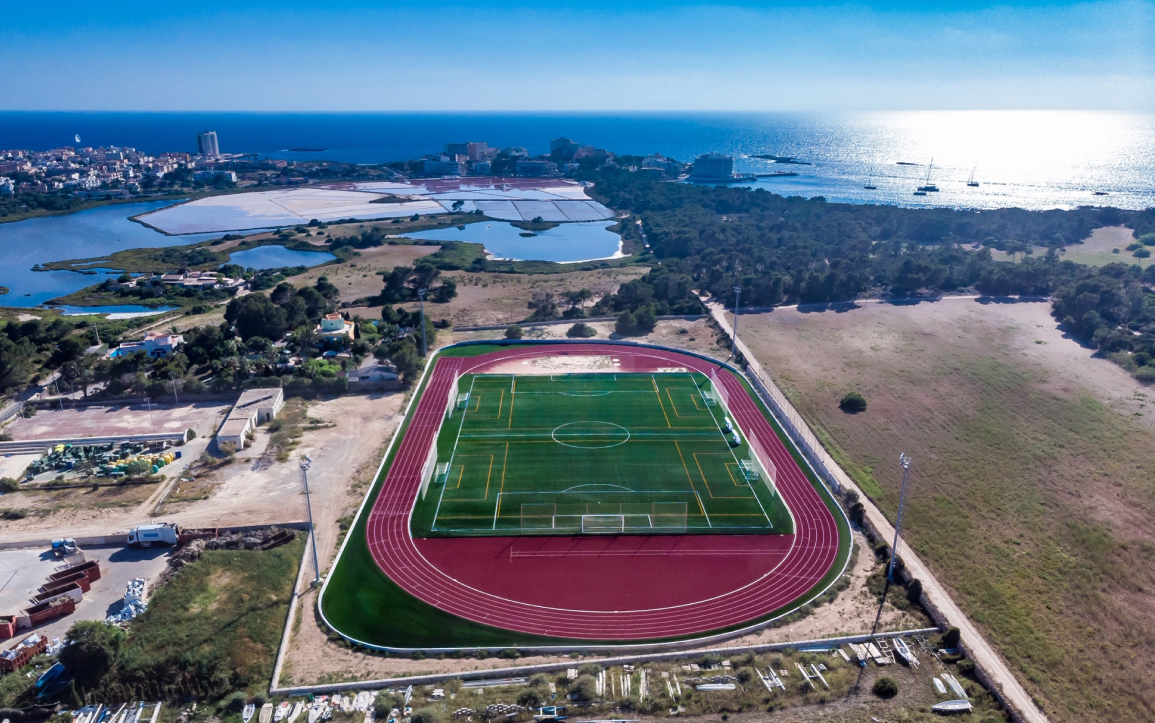 Warm weather track and football pitch