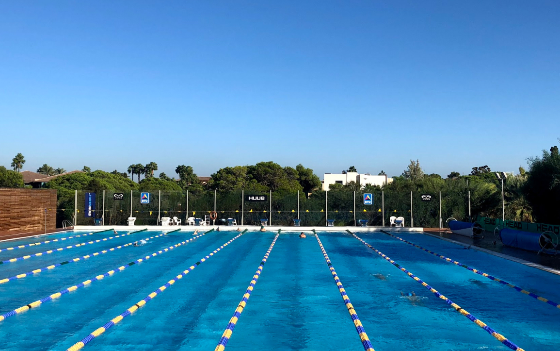 Warm weather swimming pool